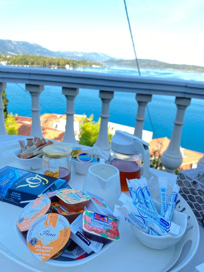 Kasteli Suite Poros Town Esterno foto