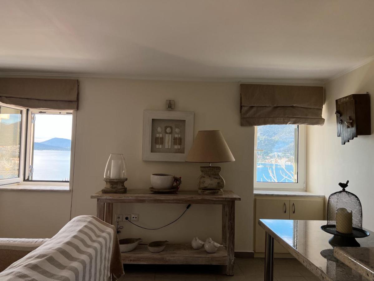 Kasteli Suite Poros Town Esterno foto
