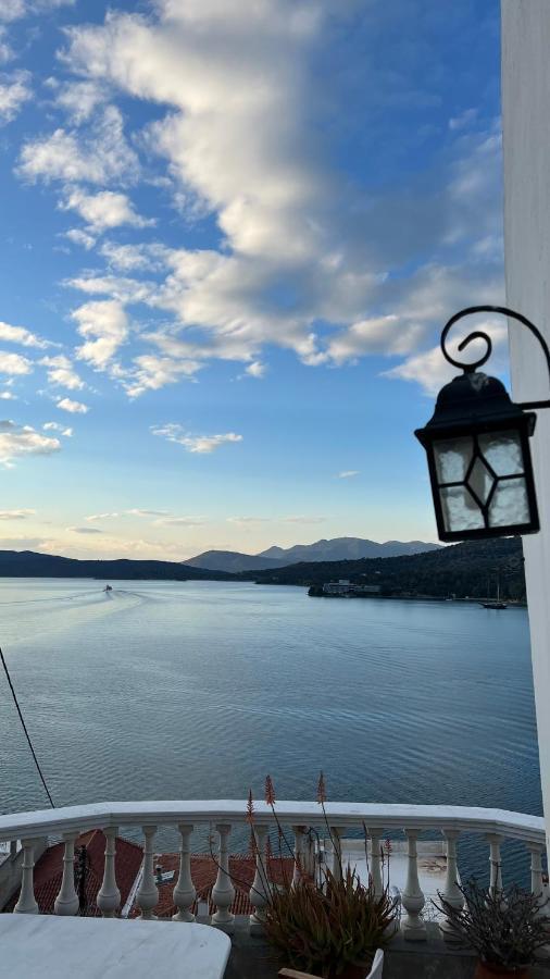 Kasteli Suite Poros Town Esterno foto