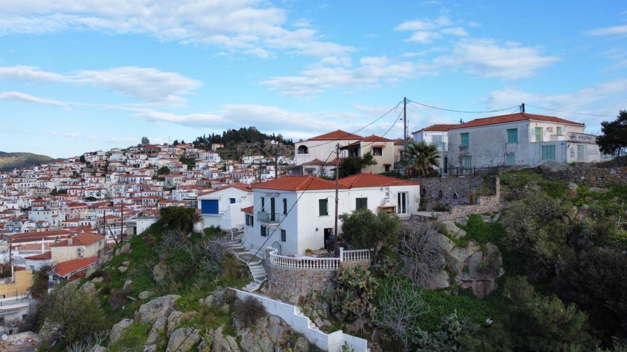 Kasteli Suite Poros Town Esterno foto