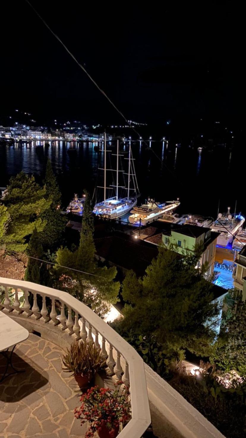 Kasteli Suite Poros Town Esterno foto
