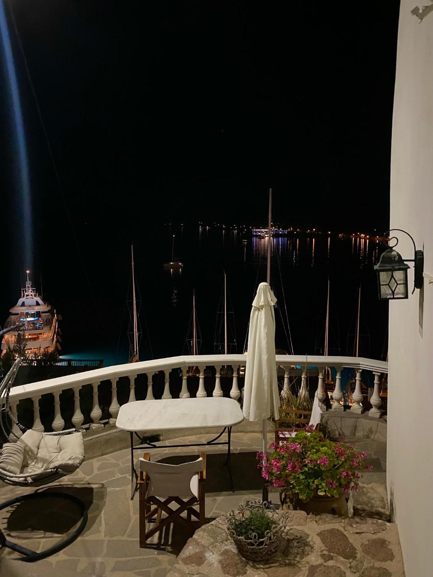 Kasteli Suite Poros Town Esterno foto