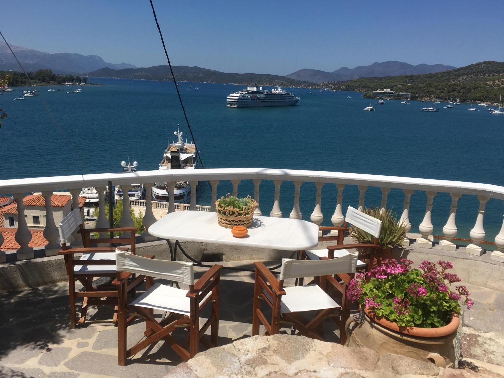Kasteli Suite Poros Town Esterno foto